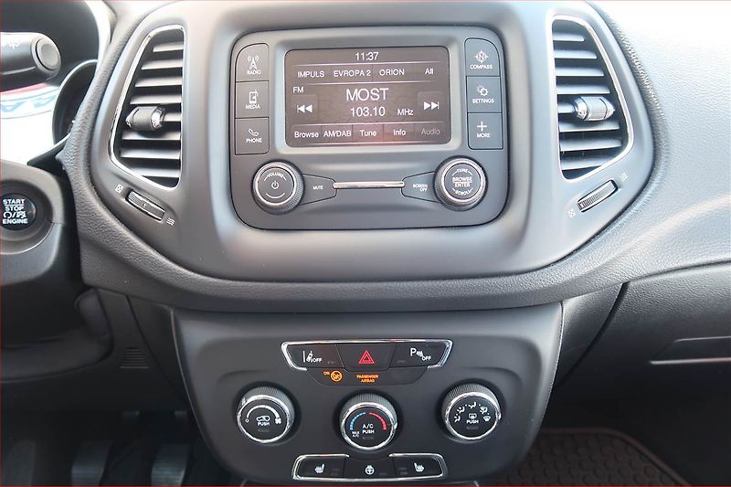 Jeep Compass (2018) 1.4 MultiAir, ČR,1.maj - fotka 12 z 17