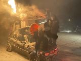 Čertovský průvod Krahulčím ve sněhu. Pekelníci měli sraz na velkém parkovišti u masny.