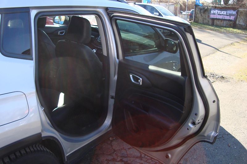Jeep Compass (2022) 1.3 Night Eagle,ČR,1.Majitel - fotka 38 z 75