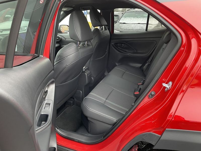 Toyota Yaris Cross 1.5 Hybrid 130k ODBĚR 10/2026 - fotka 11 z 32