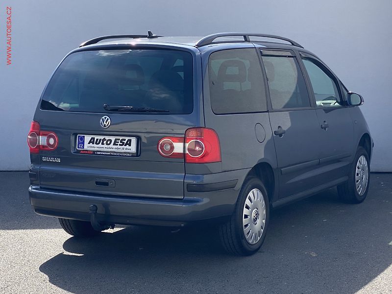 Volkswagen Sharan (2007) 2.0i, Klima, park.asist - fotka 4 z 15