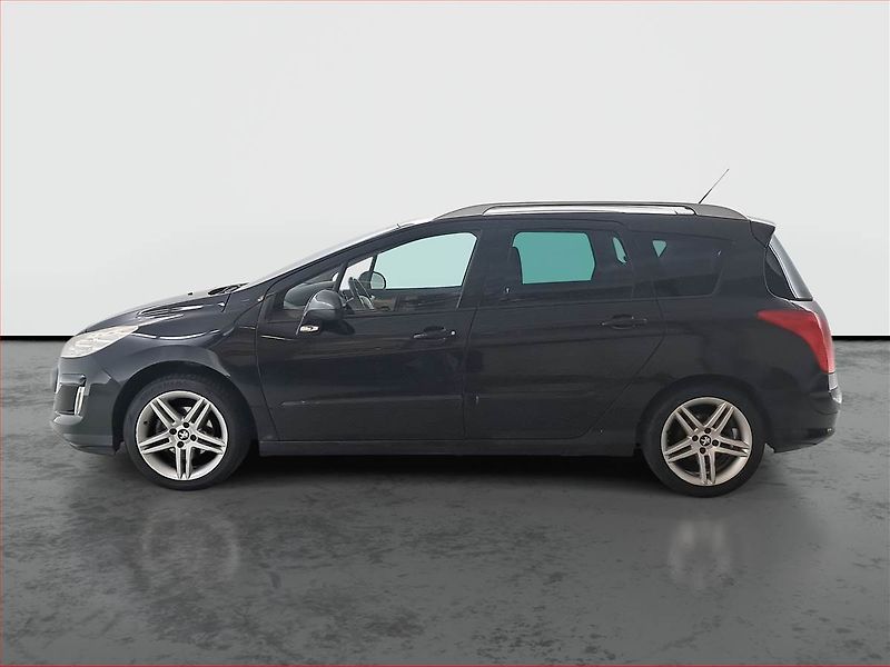 Peugeot 308 (2010) 1.6 HDi, 7 míst, Tažné - fotka 3 z 17