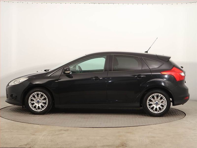Ford Focus (2012) 1.6 i, Vyhř. sedaček - fotka 3 z 14