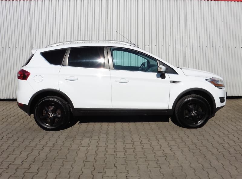 Ford Kuga 2,0 TDCi Titanium 4X4 - fotka 5 z 13