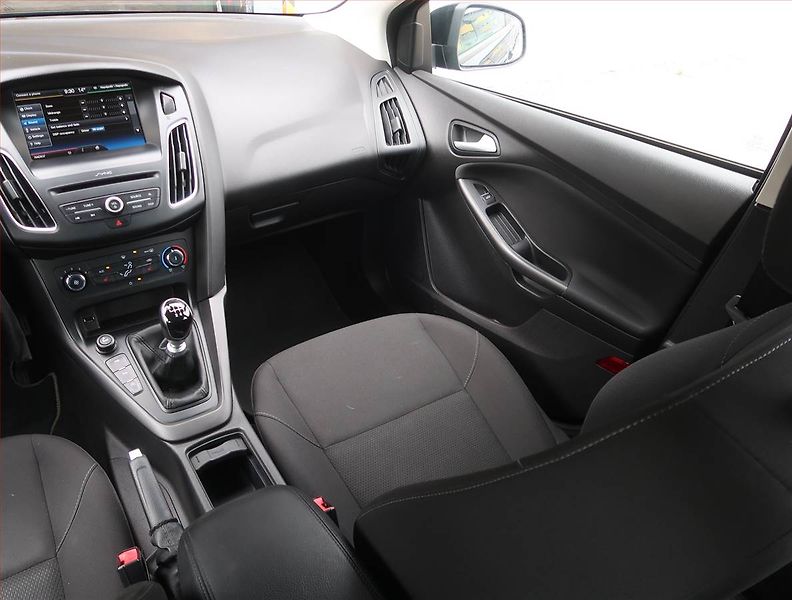 Ford Focus (2015) 1.5 TDCi, Serv.kniha, Navi - fotka 8 z 17