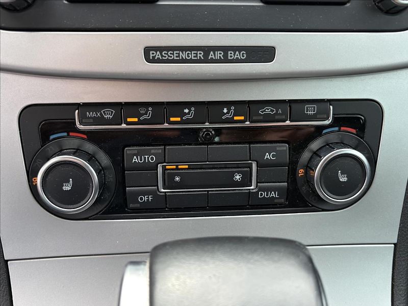 Volkswagen Passat 1,4 TSi 90kW DSG,Výhřev,Tažné - fotka 12 z 28