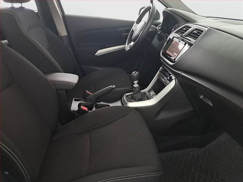 Suzuki SX4 S-Cross (2017) Comfort 1.4 BoosterJet, ČR - fotka 9 z 13