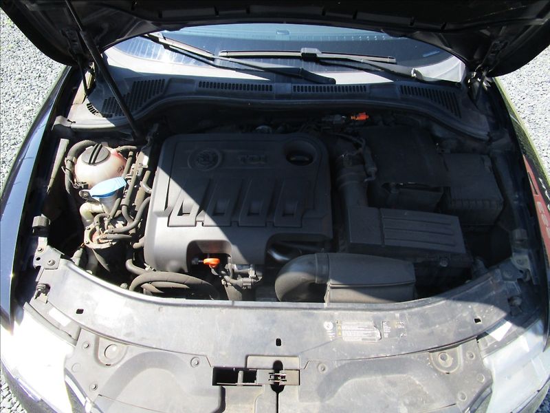 Škoda Superb Combi 2.0TDi 125kW Elegance - fotka 40 z 43