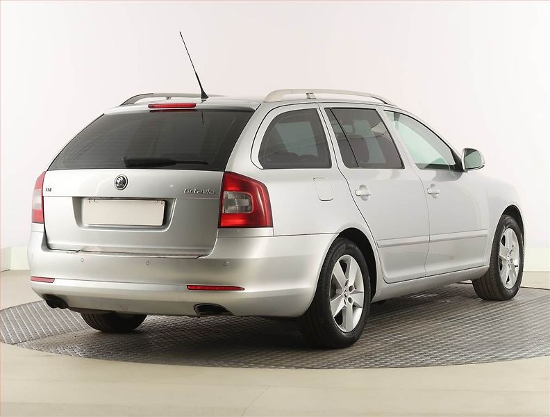 Škoda Octavia (2010) 2.0 TDI, Serv.kniha, Xenony - fotka 5 z 19