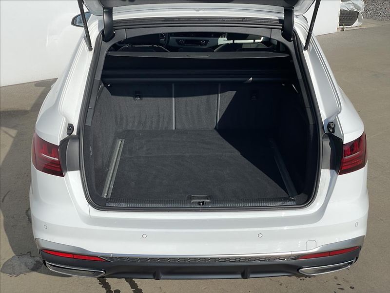 Audi A4 Avant 2,0 40TDI quattro S line - fotka 22 z 22