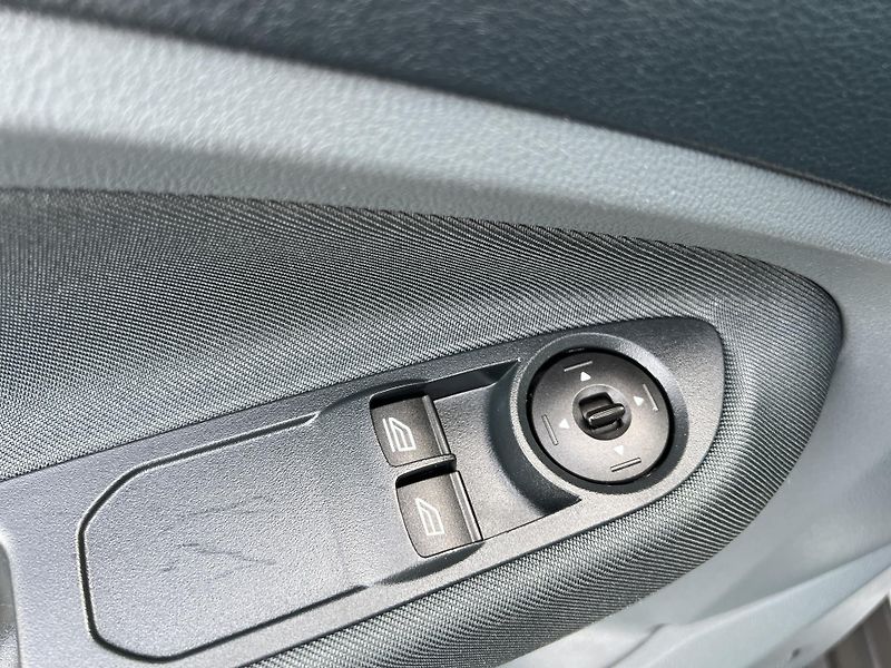 Ford C-MAX 1.6i 16v KLIMA KOUPENO V ČR - fotka 12 z 37