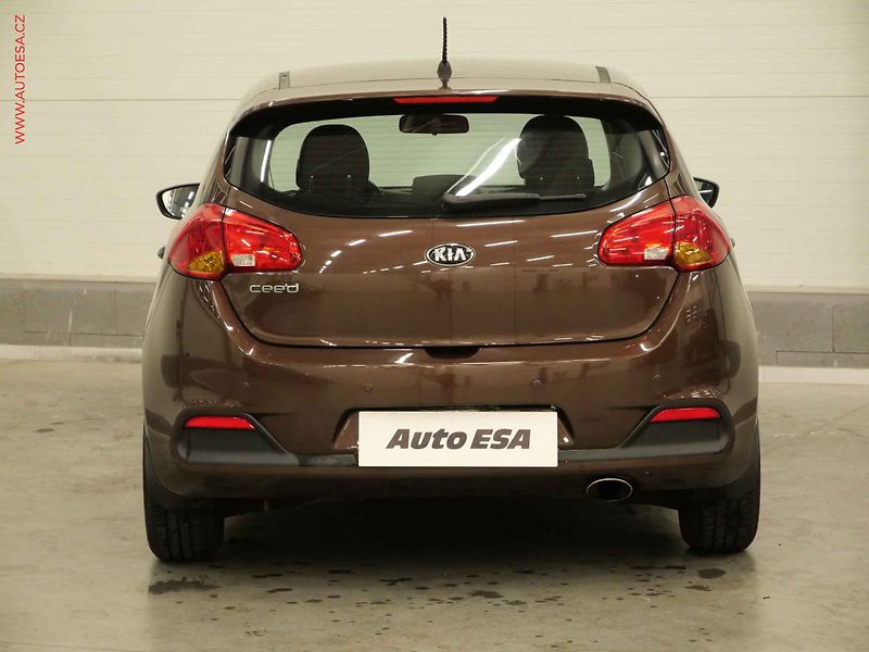 Kia Ceed (2013) 1.4i, 1.maj,ČR, servis.kniha - fotka 5 z 22