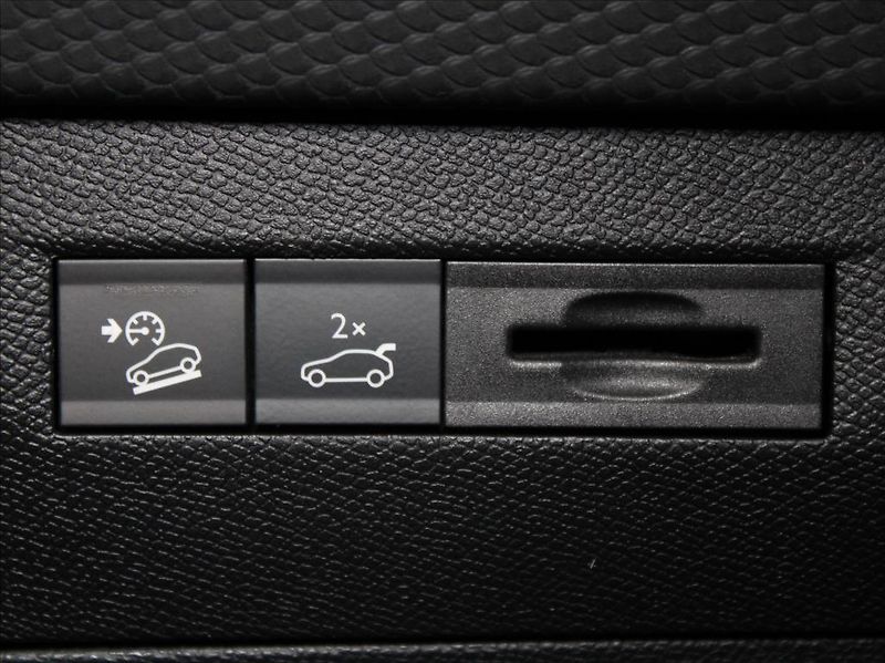 DS Automobiles DS4 1,5 HDi 96kW Cross Rivoli PANO - fotka 23 z 30