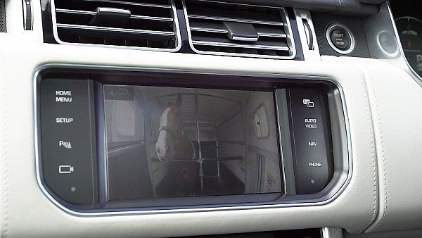 Díky aplikaci Cargo Sense mohou řidiči na dálku monitorovat stav přívěsu a nákladu.