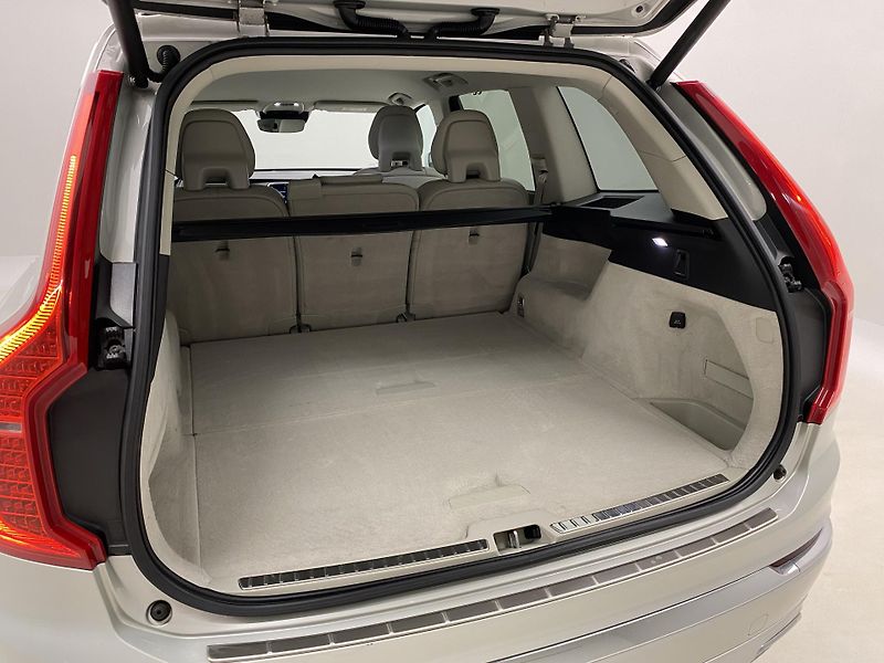 Volvo XC90 B5 AWD INSCRIPTION REZERVACE - fotka 6 z 54
