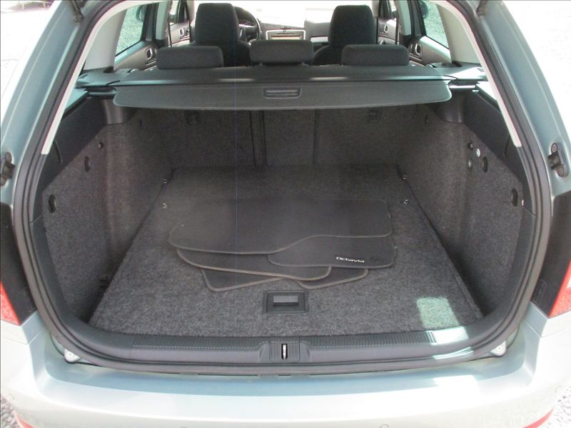 Škoda Octavia 1,4 TSI, klima,xenon,servis, - fotka 9 z 36