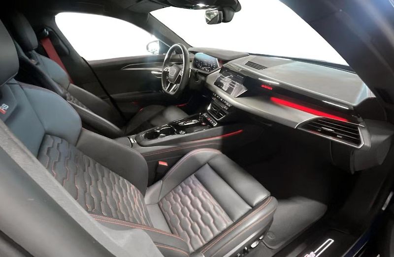 Audi RS e-tron GT AWD 360k Laser Night vision - fotka 14 z 26