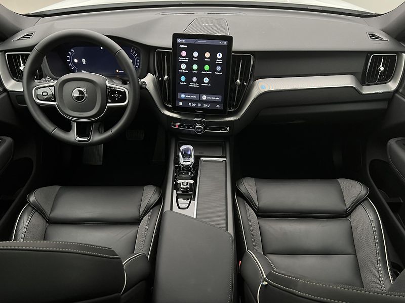Volvo XC60 B5 AWD BLACK EDITION PLUS AUT  - fotka 2 z 46