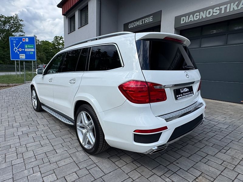 Mercedes-Benz GL (2014) 500 4MATIC - fotka 7 z 42