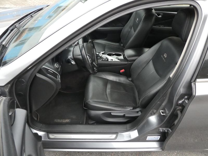 Infiniti Q50 2,2D 125kW automat navigace  - fotka 10 z 17