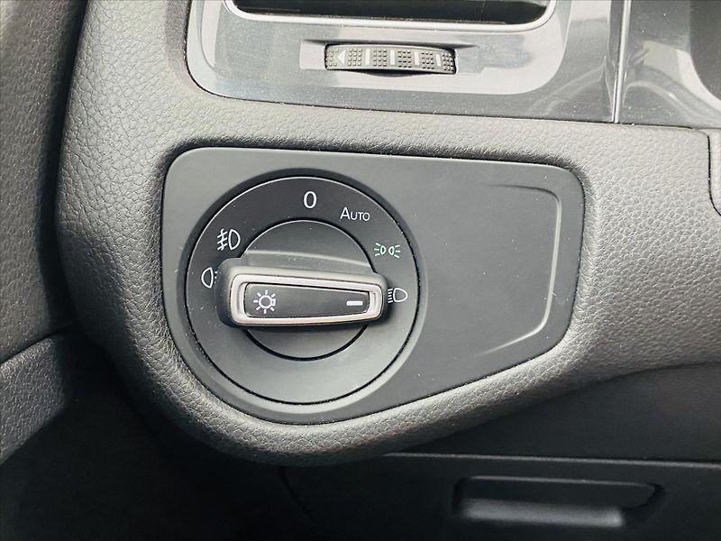 Volkswagen Golf 1,6 TDI 85kW LED Comfortline - fotka 13 z 26