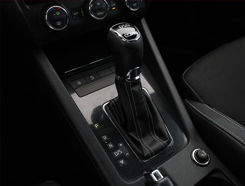 Škoda Octavia (2015) RS 2.0 TDI, Automat, Kůže - fotka 11 z 20
