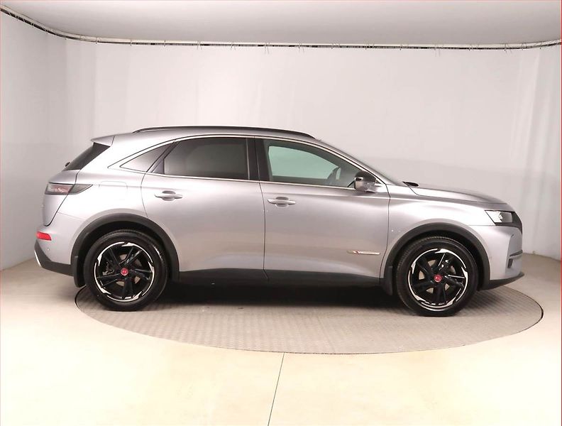 DS Automobiles DS7 Crossback (2022) Performance Line 1.6 PureTech - fotka 6 z 18