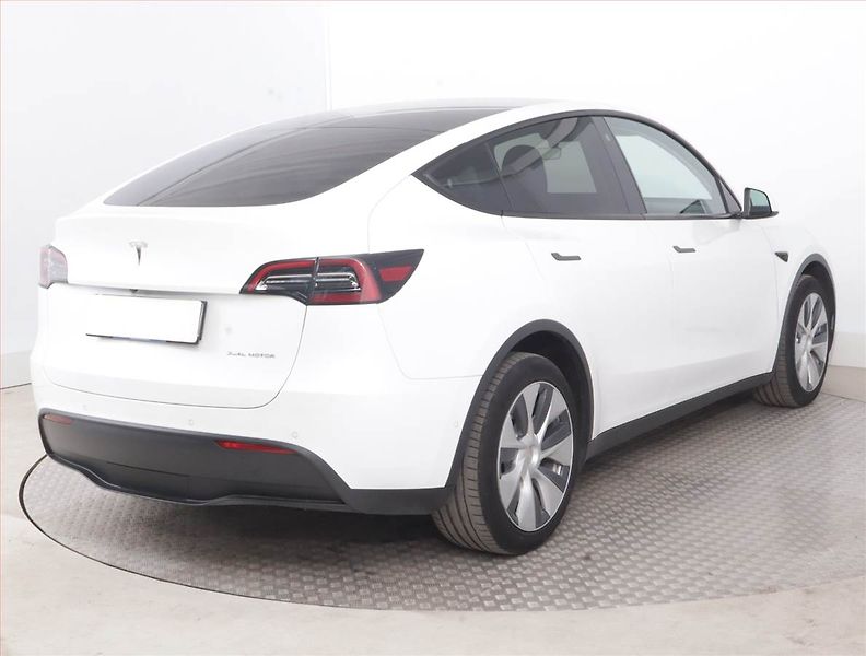 Tesla Model Y (2022) Long Range AWD 79kWh, SoH 89% - fotka 5 z 22