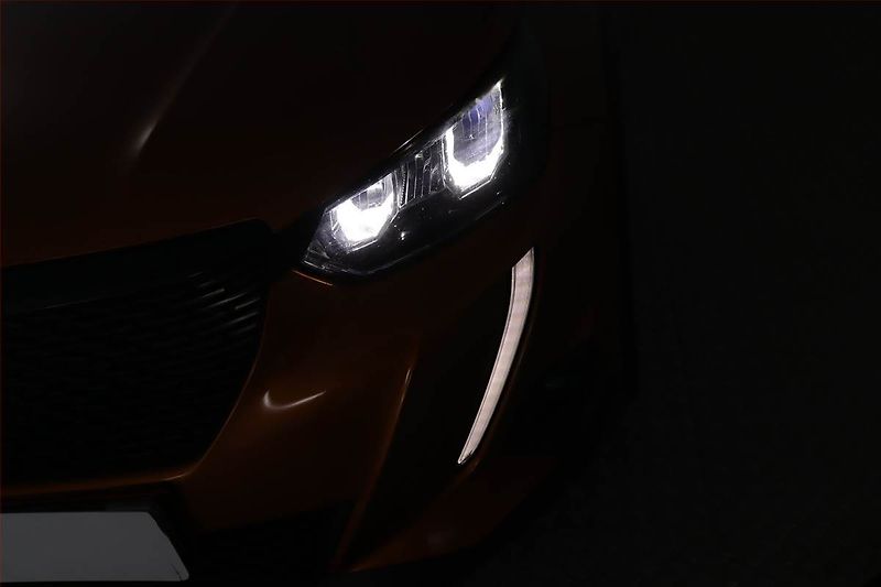 Peugeot 2008 (2020) 1.2 PureTech, Serv.kniha, Navi - fotka 25 z 26