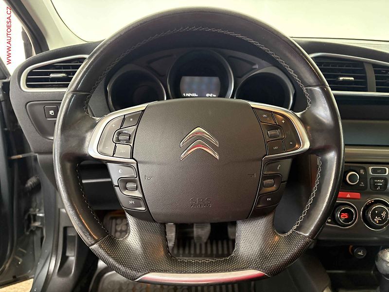 Citroën C4 (2012) 1.6i, 1.maj, AC, výhřev sed. - fotka 16 z 17