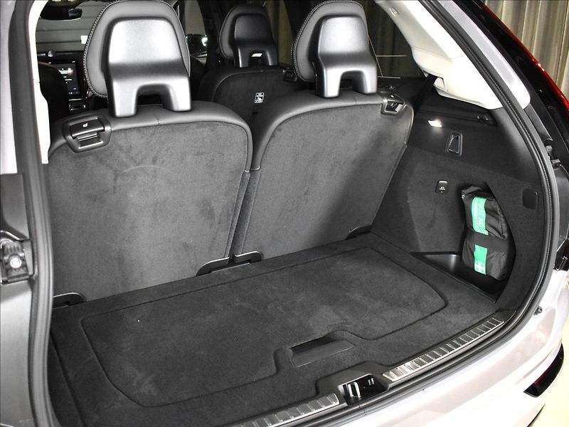 Volvo XC90 (2026) 2,0 T8  Plus Dark - fotka 29 z 35