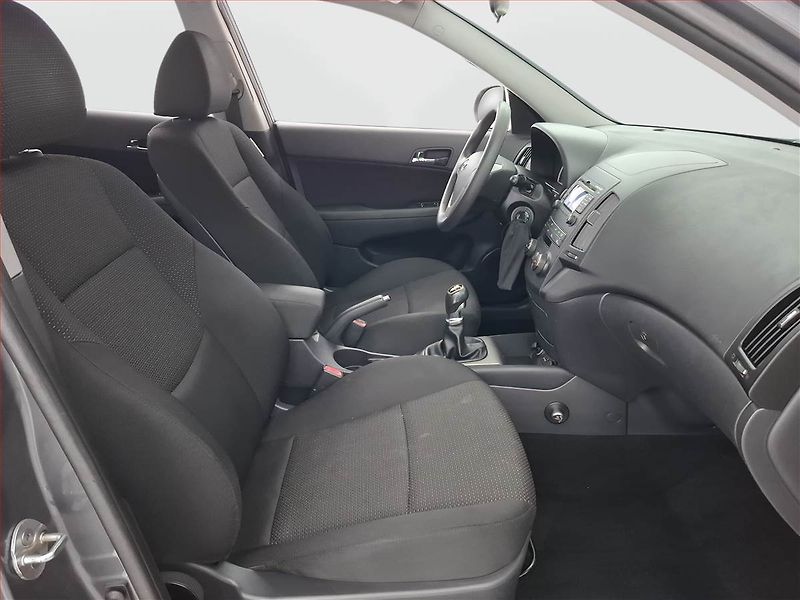 Hyundai i30 (2010) 1.4 CVVT, zamluveno - fotka 9 z 14