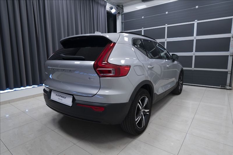 Volvo XC40 2,0 B3 NAVI KAMERA 360° TAŽNÉ - fotka 4 z 38