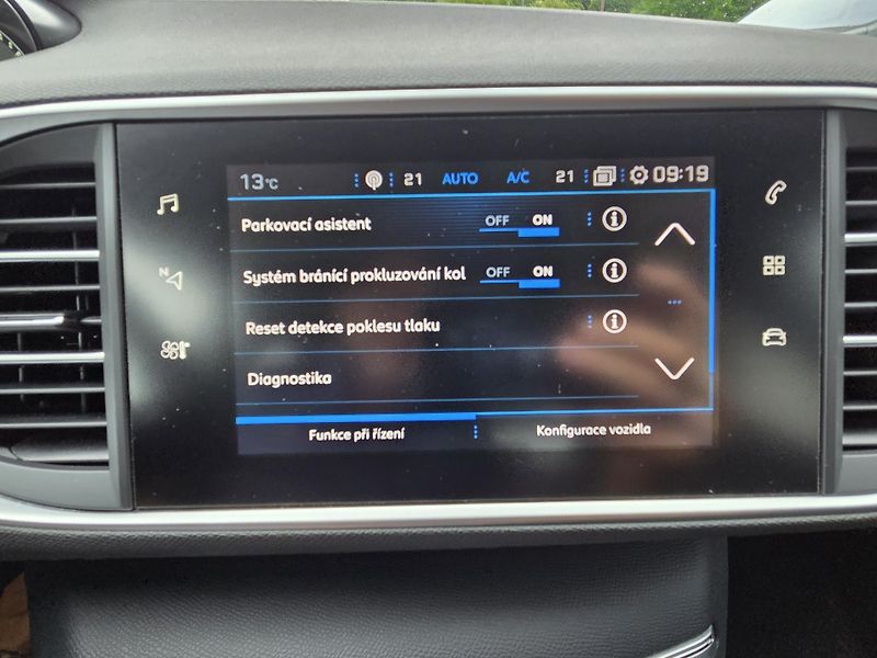 Peugeot 308 (2019) 1.2 PT 110 Style MAN6 - fotka 21 z 27