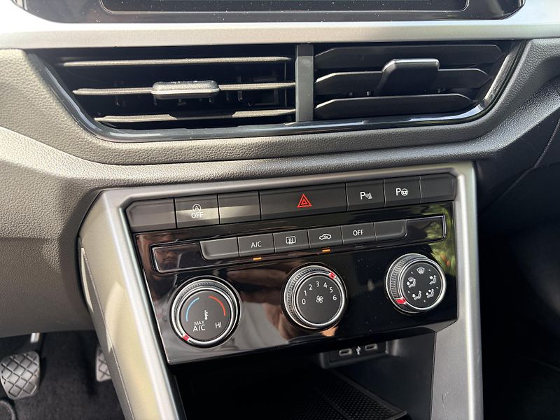 Volkswagen T-Roc 1.0TSI LED VIRTUAL REZERVACE - fotka 21 z 47