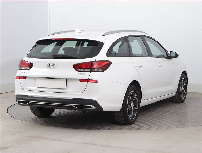 Hyundai i30 (2023) Family Comfort 1.0 T-GDI, ČR - fotka 5 z 17