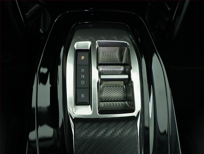 Peugeot 2008 (2022) 50 kWh, SoH 92% - fotka 13 z 19