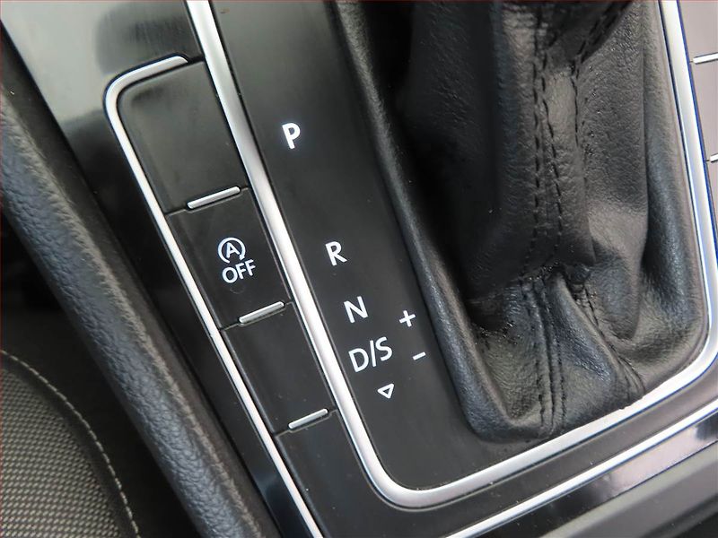 Volkswagen Golf (2018) Marathon Edition 1.5 TSI - fotka 12 z 14