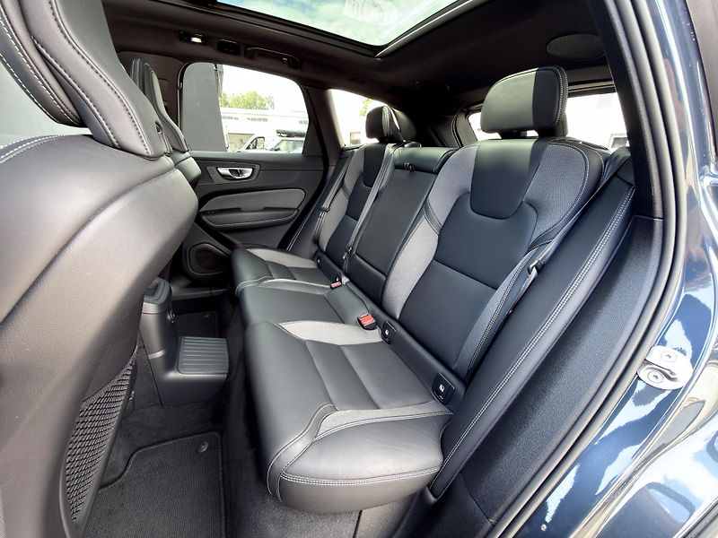 Volvo XC60 T8 AWD RECH.+sada zimních kol  - fotka 13 z 51