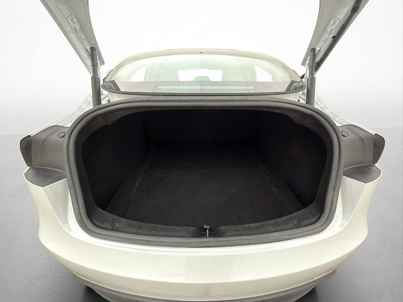 Tesla Model 3 Long Range AWD Highland Tažné - fotka 23 z 25
