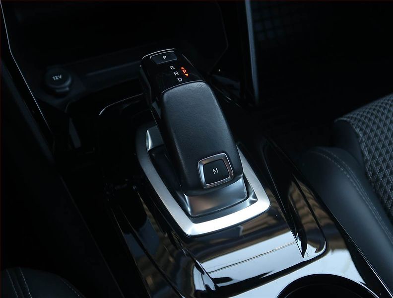 Peugeot 208 (2020) GT Pack 1.2 PureTech, Automat - fotka 13 z 21