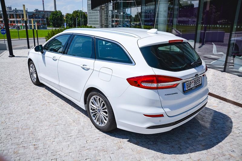 Ford Mondeo (2021) 2.0 138kw Hybrid ecvT TITANIUM - fotka 19 z 32