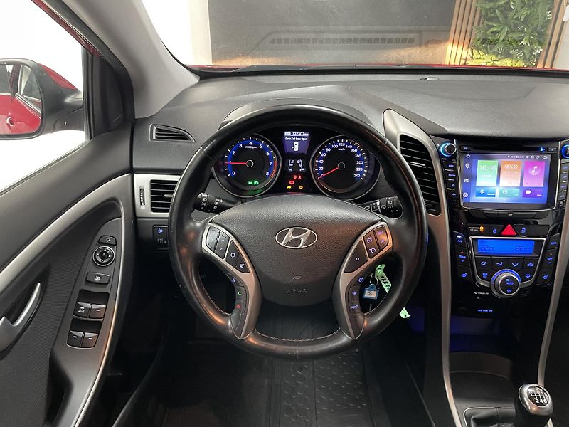 Hyundai i30 1.6 i 16V ČR SERVISKA DIGIAC  - fotka 22 z 26