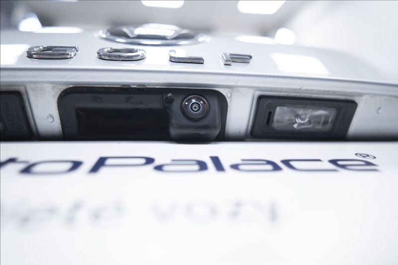 Volkswagen Golf 1,5 eTSI DSG KAMERA VÝHŘEV ČR - fotka 44 z 45