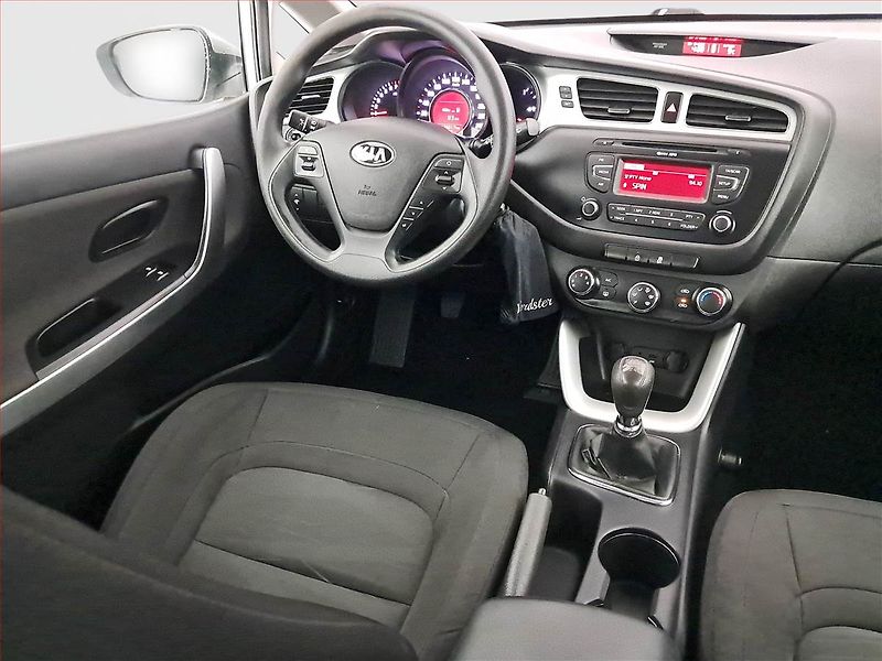 Kia Ceed (2013) 1.6 GDI, Serv.kniha - fotka 7 z 16