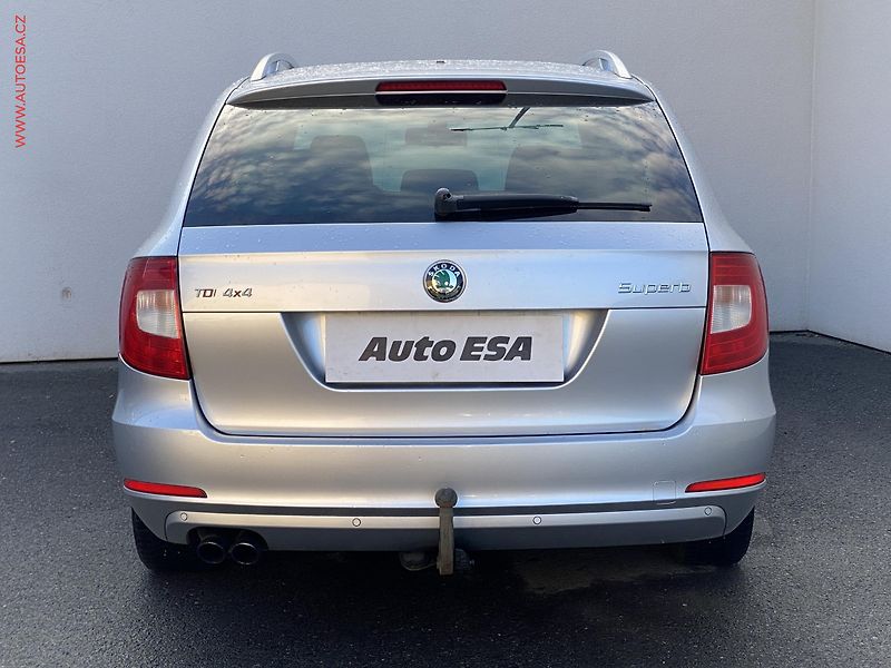 Škoda Superb (2011) 2.0TDi 4x4, Ambition, xenon - fotka 5 z 17