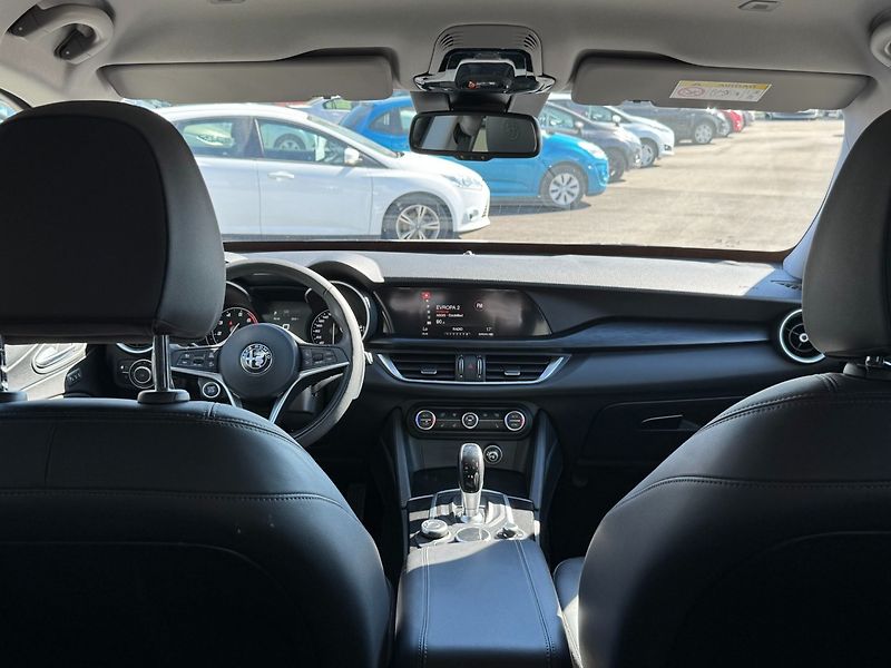Alfa Romeo Stelvio (2018) 2,0 T 206 KW Q4 AT ZF8 SUPER - fotka 22 z 36