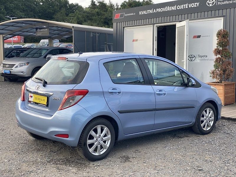 Toyota Yaris 1.0i, ČR, Active, 2x kola - fotka 7 z 14