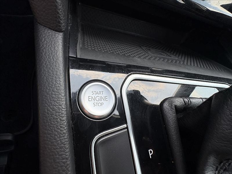 Volkswagen Passat 2,0 TDi140kW,Matrix,ACC,Kamera - fotka 13 z 45