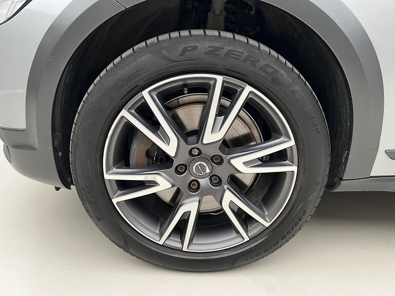 Volvo V90 CC D5 AWD PRO AUT - fotka 14 z 41